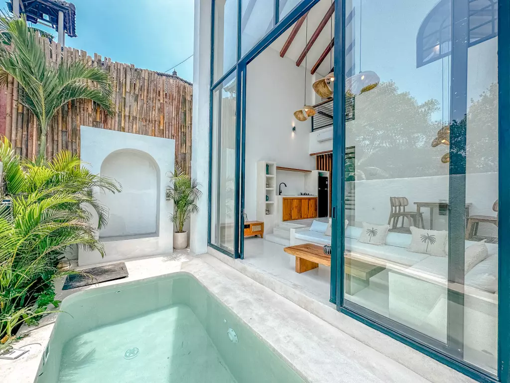 MEZZANINE LEVEL 2 BEDROOM VILLA FOR SALE LEASEHOLD IN PERERENAN BE-696 